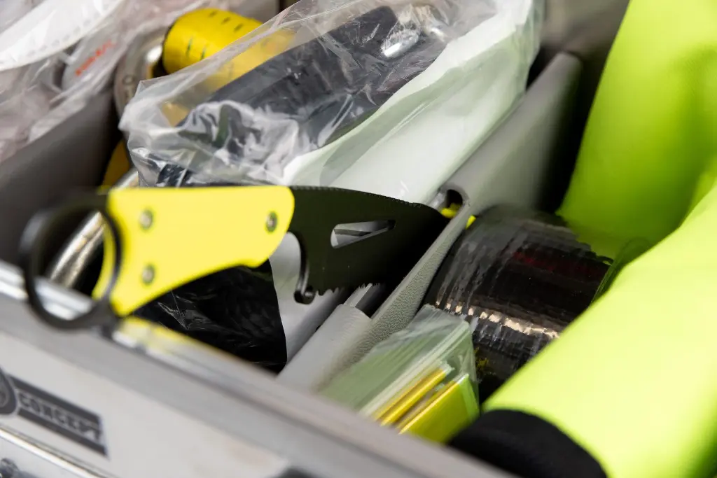 BOX 7 Detail Messer.webp